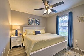 5 Mi to Marvel Cave: Ground-level Branson Apt!