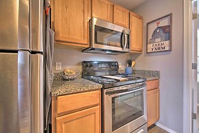 5 Mi to Marvel Cave: Ground-level Branson Apt!