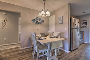 5 Mi to Marvel Cave: Ground-level Branson Apt!