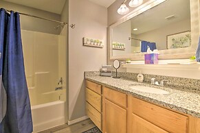 5 Mi to Marvel Cave: Ground-level Branson Apt!