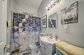 9 Mi to Dtwn: Vibrant St Louis Home!
