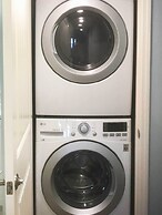 Lagoon & Fountain Views: Villa in Palmetto Dunes