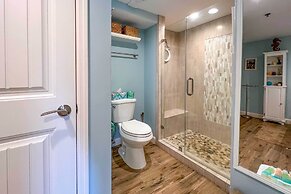 Lagoon & Fountain Views: Villa in Palmetto Dunes