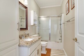 Lakefront Mccormick Gem: Deck & Golf Course Views