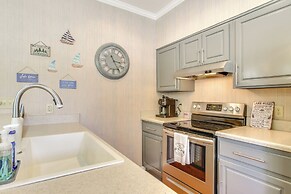 Lakefront Mccormick Gem: Deck & Golf Course Views