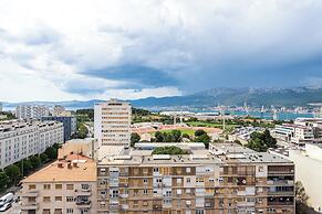 Comfortable apt With Great City and sea View
