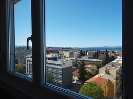 Comfortable apt With Great City and sea View