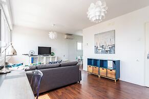 Comfortable apt With Great City and sea View