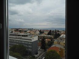 Comfortable apt With Great City and sea View