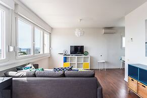 Comfortable apt With Great City and sea View