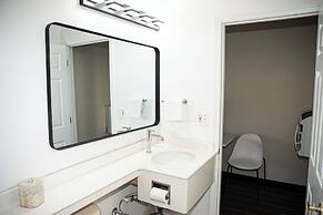 Capri inn and Suites