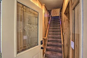 Owls Nest Studio w/ Hot Tub: Hike Nearby!