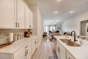 Bastrop Home w/ Yard, 28 Mi to Austin!