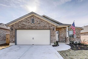 Bastrop Home w/ Yard, 28 Mi to Austin!