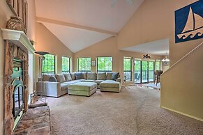 Beaver Lake Retreat w/ Deck & Private Hot Tub