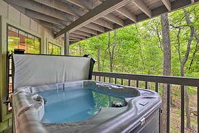 Beaver Lake Retreat w/ Deck & Private Hot Tub