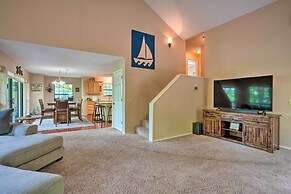 Beaver Lake Retreat w/ Deck & Private Hot Tub