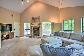 Beaver Lake Retreat w/ Deck & Private Hot Tub