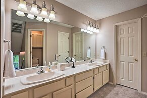 Beaver Lake Retreat w/ Deck & Private Hot Tub