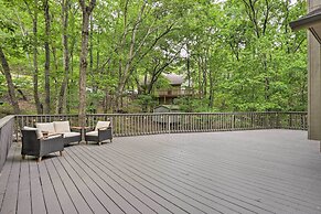 Beaver Lake Retreat w/ Deck & Private Hot Tub