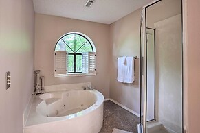 Beaver Lake Retreat w/ Deck & Private Hot Tub