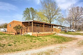 Bartlesville Cabin w/ Pool, Hot Tub & Trampoline!
