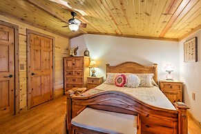 Bartlesville Cabin w/ Pool, Hot Tub & Trampoline!