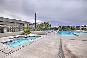 'blue Sky Get-a-way' Townhome w/ Patio, Grill