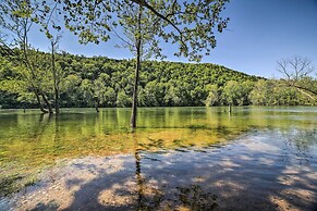 Branson Family Condo: Golf, Relax & Swim!