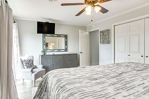 Branson Family Condo: Golf, Relax & Swim!