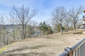 Branson Family Condo: Golf, Relax & Swim!