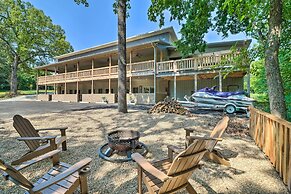 Beautiful Bull Shoals Retreat w/ Lake View!
