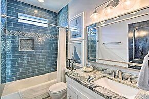 Beachfront Freeport Retreat: 16 Mi to Downtown!