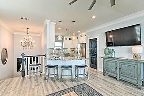 Beachfront Freeport Retreat: 16 Mi to Downtown!