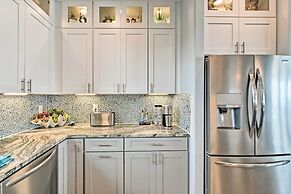 Beachfront Freeport Retreat: 16 Mi to Downtown!