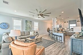 Beachfront Freeport Retreat: 16 Mi to Downtown!