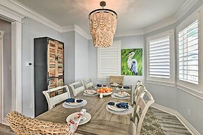 Beachfront Freeport Retreat: 16 Mi to Downtown!