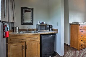Burkesville Apt w/ Deck, Views & Pool Access!