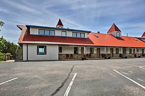 Burkesville Apt w/ Deck, Views & Pool Access!