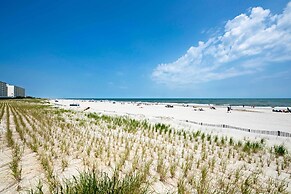 Central Sea Isle City Condo - 1 Block to the Beach