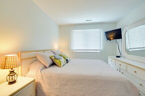 Central Sea Isle City Condo - 1 Block to the Beach