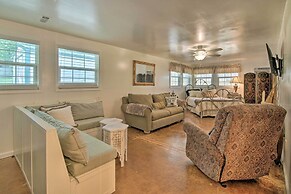 Bright Springfield Home: Walk to Nature Center!