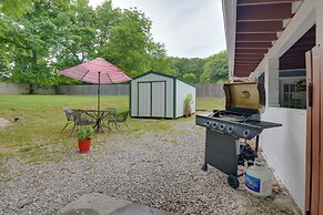 Bright Springfield Home: Walk to Nature Center!