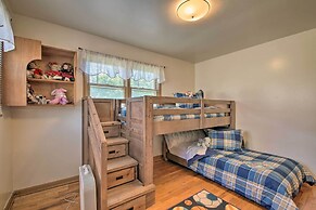 Bright Springfield Home: Walk to Nature Center!