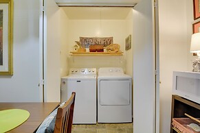 Bright Springfield Home: Walk to Nature Center!