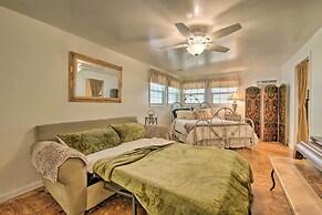 Bright Springfield Home: Walk to Nature Center!