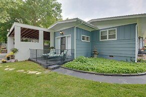 Bright Springfield Home: Walk to Nature Center!