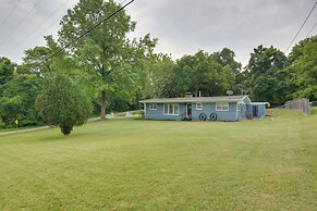 Bright Springfield Home: Walk to Nature Center!