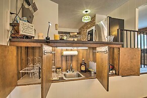 Bright Springfield Home: Walk to Nature Center!