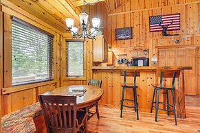 Cabin on Table Rock Lake w/ Hot Tub & Fire Pit!